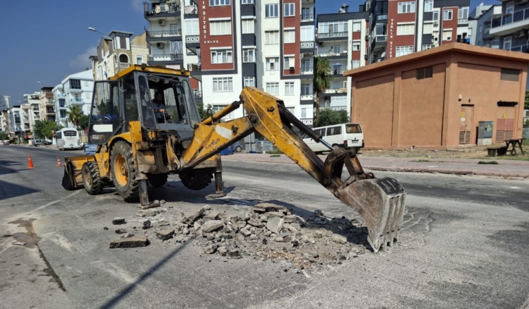Konyaaltı’nda Eşit Hizmet, Yol Çalışmaları Devam Ediyor