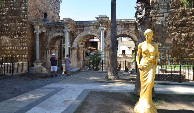 Antalya’da Venüs Heykelleri Festivale Hazırlanıyor