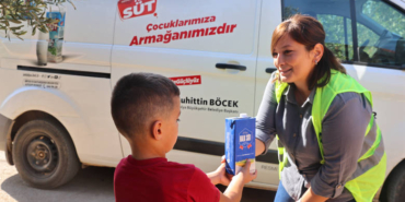 Antalya’dan Çocuklara Ücretsiz Süt Desteği!