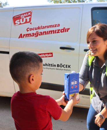 Antalya’dan Çocuklara Ücretsiz Süt Desteği!