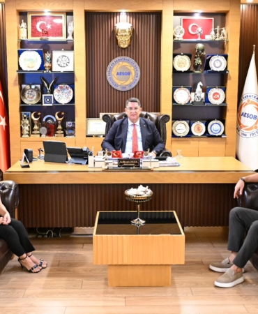 Lotus Akademi’den Esnafa Nazik Ziyaret