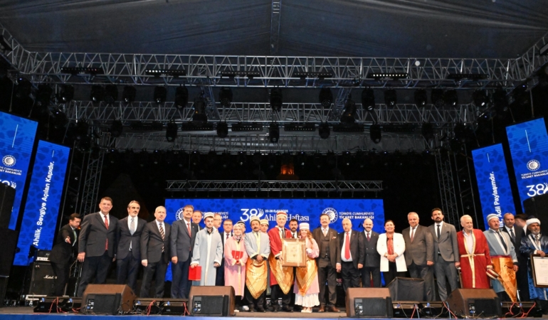 Ahilik Haftası’nda Üsame Çolak’a Ödül!