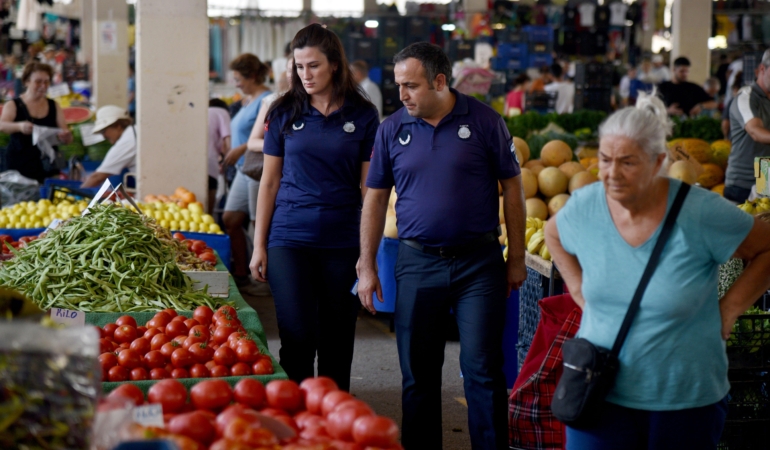 Pazar tezgahında ‘irili, ufaklı’ aldatmacaya 3 bin 541 lira ceza