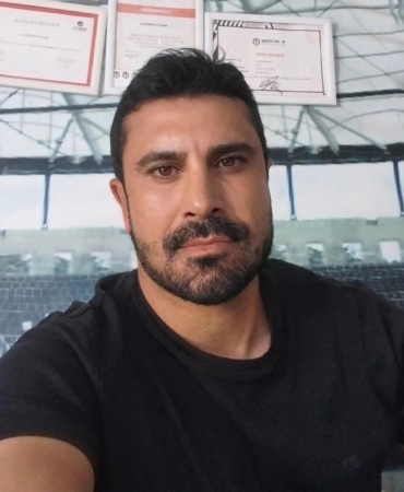 Anahtarını unuttuğu eve çatıdan sarkıttığı hortumla girmek isterken düşüp öldü