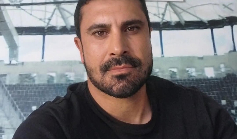 Anahtarını unuttuğu eve çatıdan sarkıttığı hortumla girmek isterken düşüp öldü