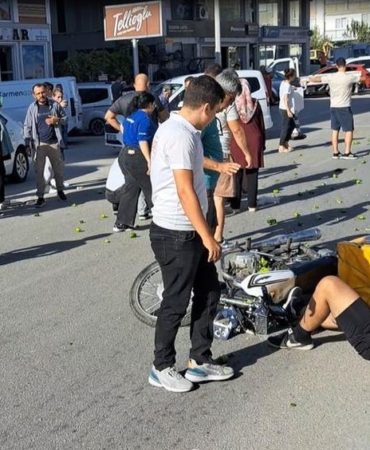 Motosikletlinin yayaya çarptığı kazada 2 yaralı