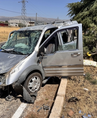 Ağaca çarpan araç takla attı: 2 yaralı