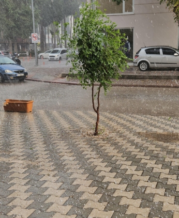 Bucak’ta dolu yağdı