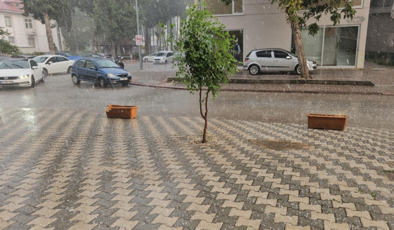 Bucak’ta dolu yağdı