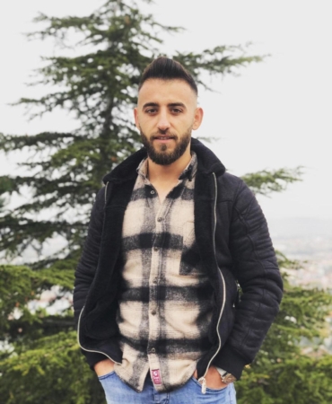 Trenle çarpışan aracın sürücüsü öldü