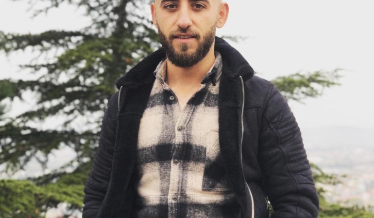 Trenle çarpışan aracın sürücüsü öldü