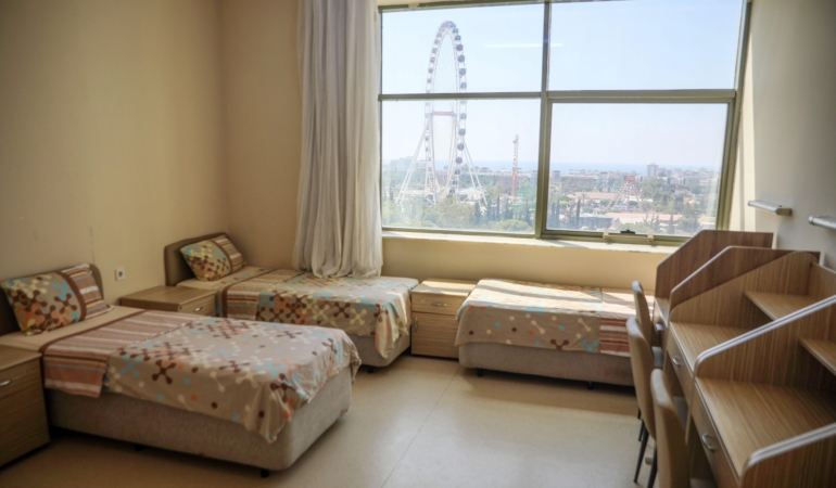 Otel konforunda deniz manzaralı yurt