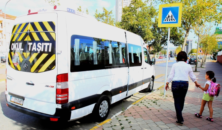 Okul servislerine yüzde 25 zam; son kararı meclis verecek