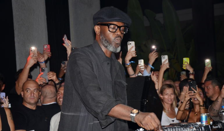 Grammy ödüllü DJ Serik’te sahneye çıktı