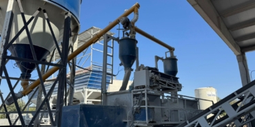 Beton karıştırıcısına düşüp, hayatını kaybetti