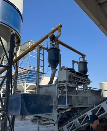 Beton karıştırıcısına düşüp, hayatını kaybetti