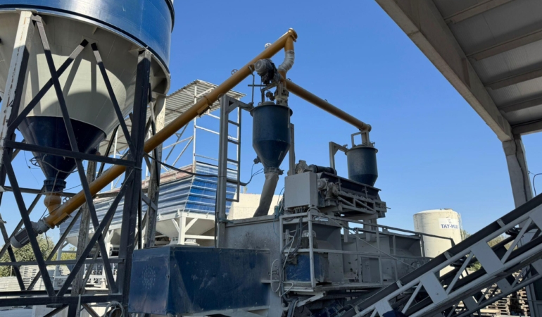 Beton karıştırıcısına düşüp, hayatını kaybetti