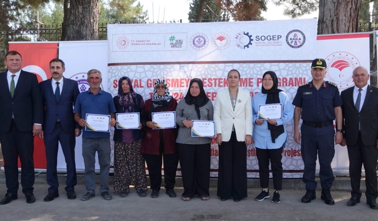 Çobanlara yaşam çadırı ve güneş paneli dağıtıldı