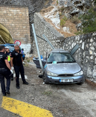 Antalya- Isparta karayolunda kaza: 3 yaralı