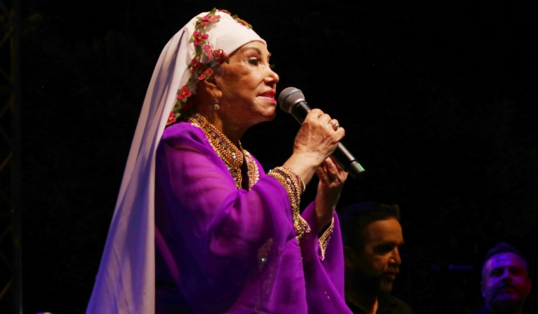 Bedia Akartürk, 40 yıl sonra aynı sahnede