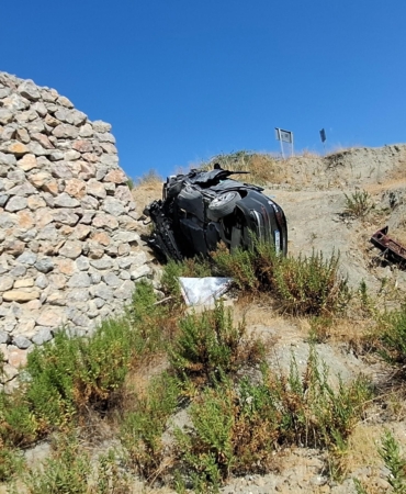 Manavgat’ta otomobil şarampole devrildi; 1 ölü, 1 yaralı