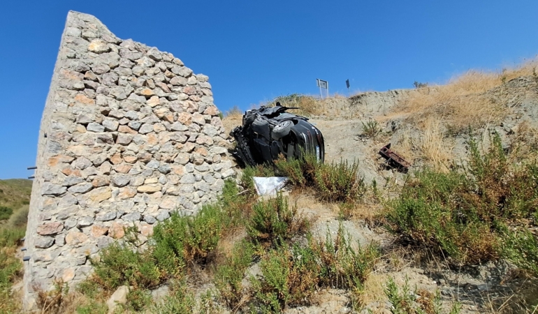 Manavgat’ta otomobil şarampole devrildi; 1 ölü, 1 yaralı