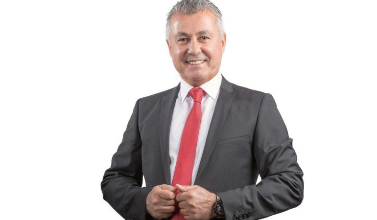 Eski Manavgat Belediye Başkanı Şükrü Sözen, yurt dışına çıkmak isterken gözaltına alındı