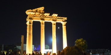 Apollon Tapınağı’nda kanlı ay tutulmasını izlediler