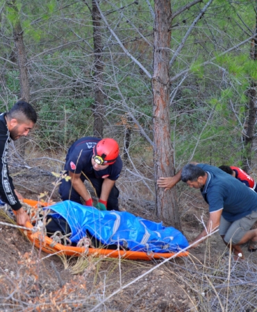60 metrelik uçuruma yuvarlanan otomobildeki Muhammet, hayatını kaybetti