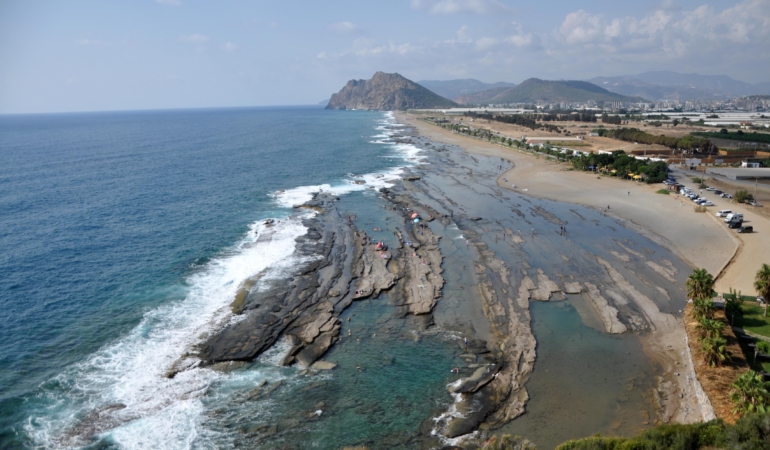 Gazipaşa’nın doğal havuzlarına yoğun ilgi