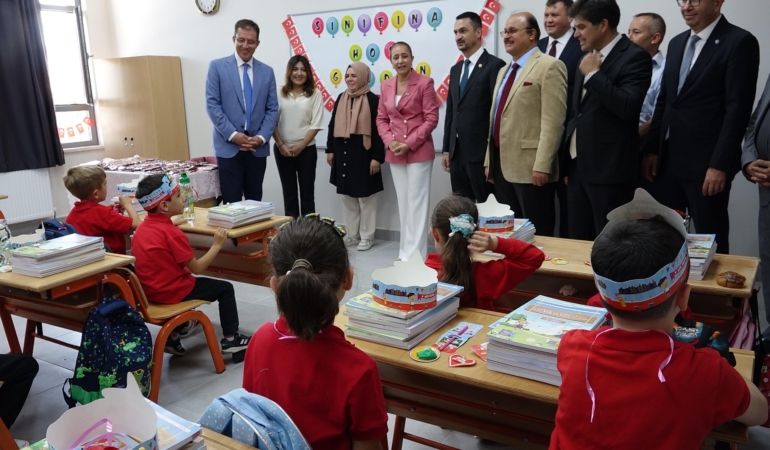 Burdur’da İlköğretim Haftası töreni