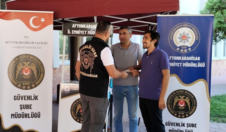 Polisten öğrenciler ve velilerine bilgilendirme