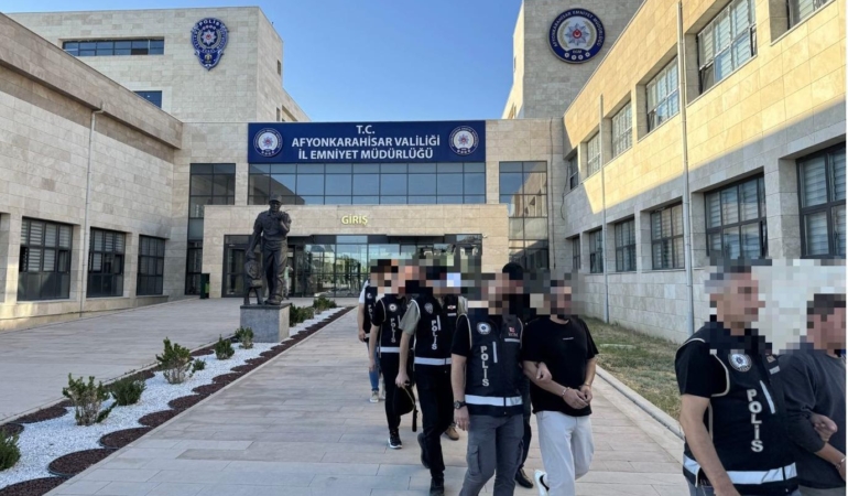 Rüşvet operasyonuna 9 tutuklama