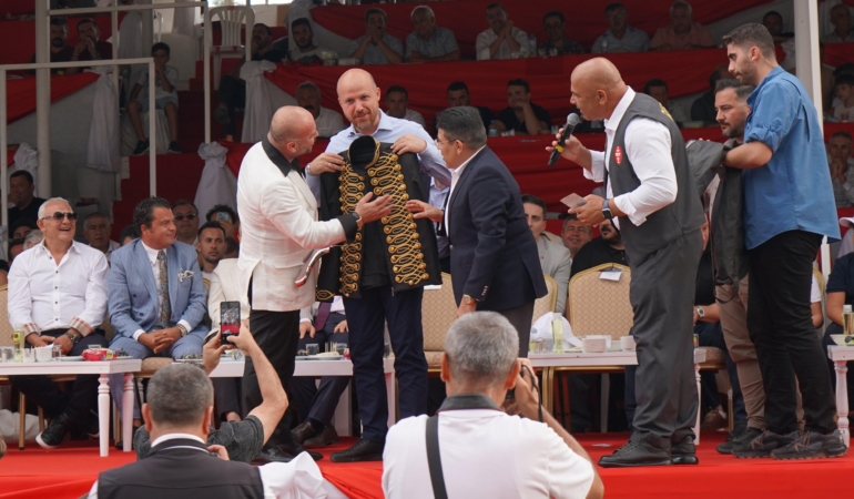 Kırkpınar ağasından, Bilal Erdoğan’a özel dikim ceket