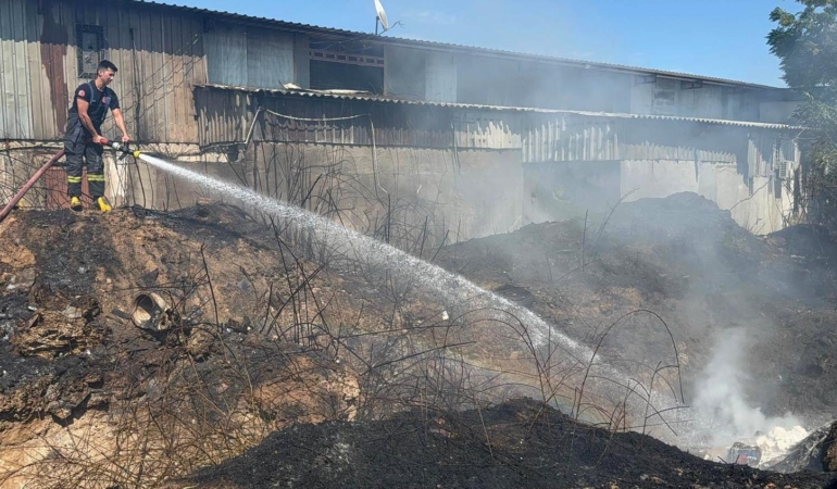 Ot- çalılık yangını, iş yerine ulaşmadan söndürüldü
