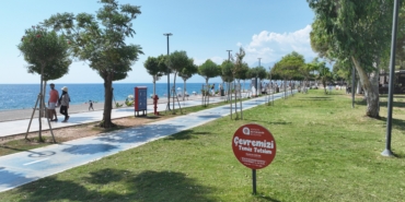 Büyükşehir’den Konyaaltı Sahili’nde temizlik seferberliği