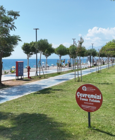 Büyükşehir’den Konyaaltı Sahili’nde temizlik seferberliği