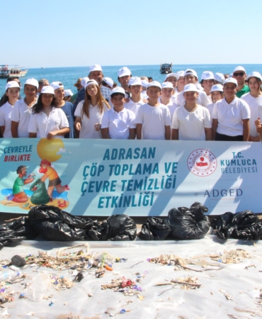 Adrasan sahilinde çevre temizliği