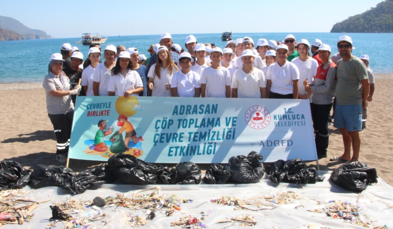Adrasan sahilinde çevre temizliği