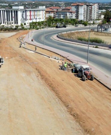 Manavgat’ta cadde düzenleme çalışması