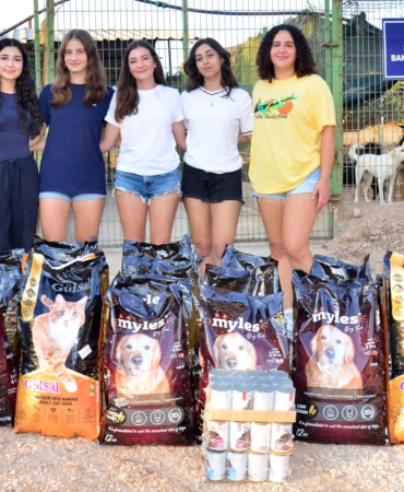 Turnuvadan kazandıkları ödülü barınağa bağışladılar