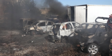 Otluk alandaki yangında atıl durumdaki 12 araç zarar gördü