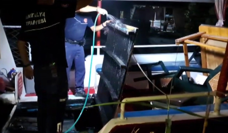 Balıkçı teknesindeki yangın söndürüldü