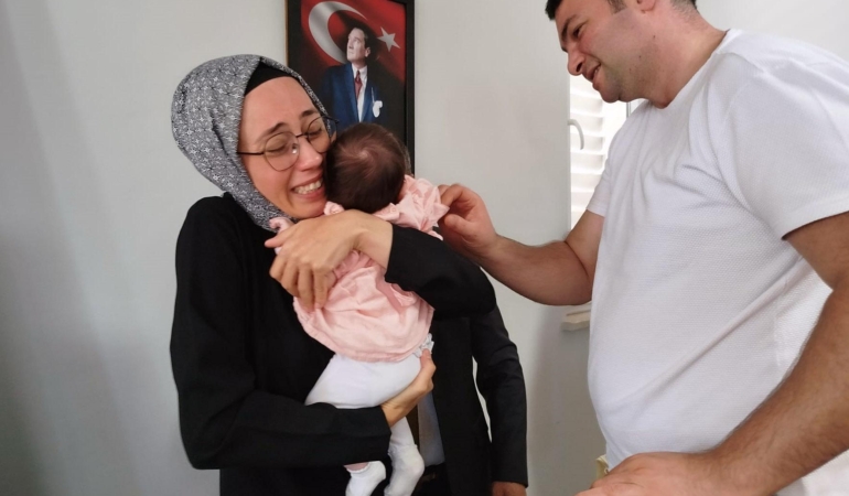 Devlet korumasındaki Begüm bebeğin kokusuyla annelik sevinci yaşadı