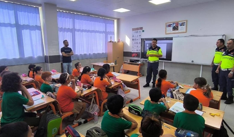 Öğrencilere trafik eğitimi