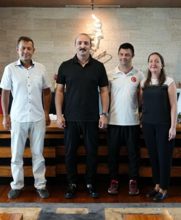 Başkan Kotan’dan milli yüzücüye destek