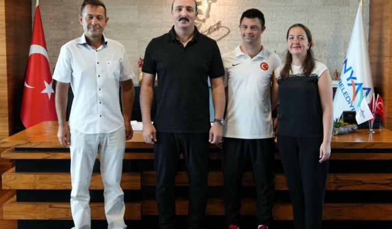 Başkan Kotan’dan milli yüzücüye destek