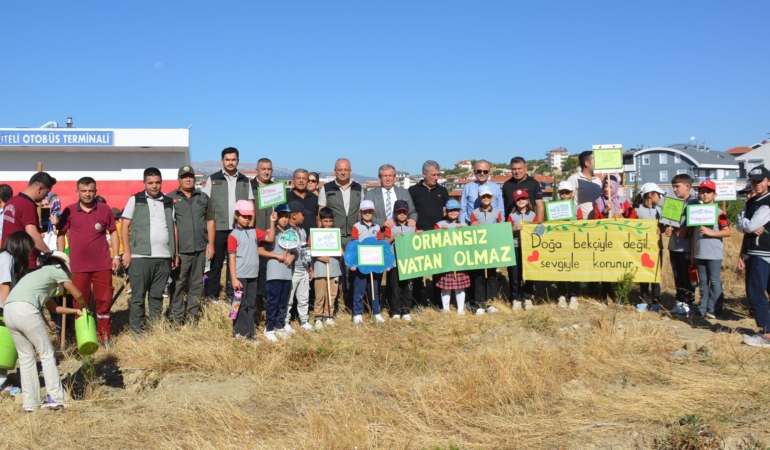 Korkuteli’de fidanlar toprakla buluştu