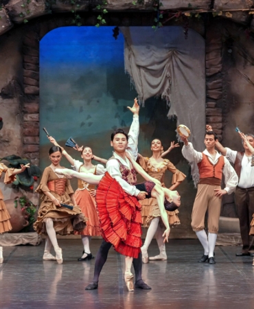 Aspendos’ta perde açılıyor