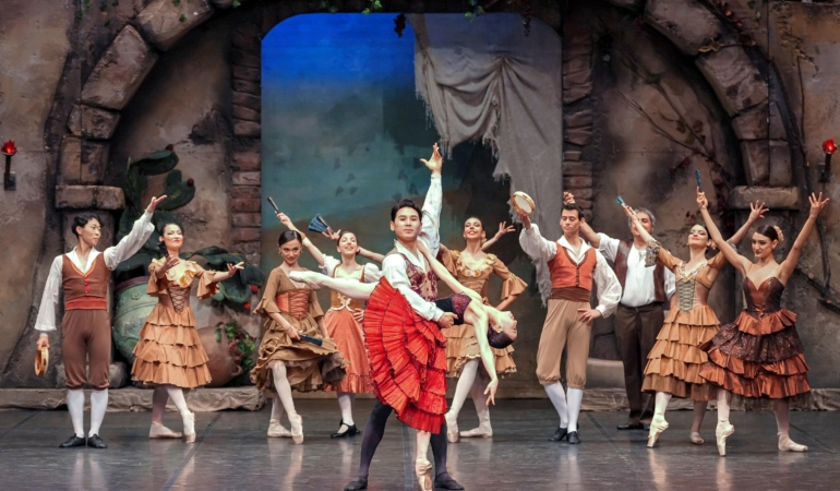 Aspendos’ta perde açılıyor